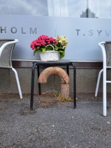 Metalliputki, ruostunut ja käyrä